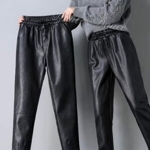 saints21  faux leather/PU leather jogger pants draw string M